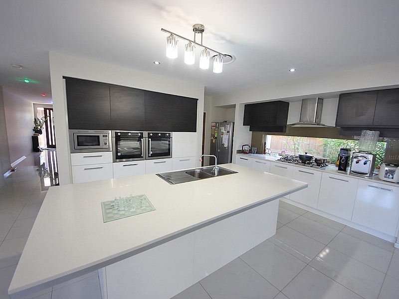 6 Cowen Terrace, North Lakes QLD 4509