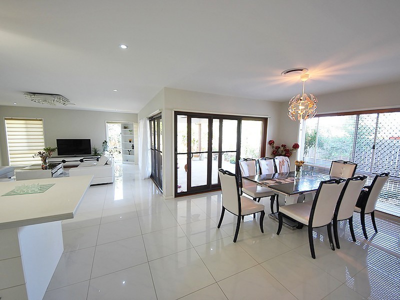6 Cowen Terrace, North Lakes QLD 4509