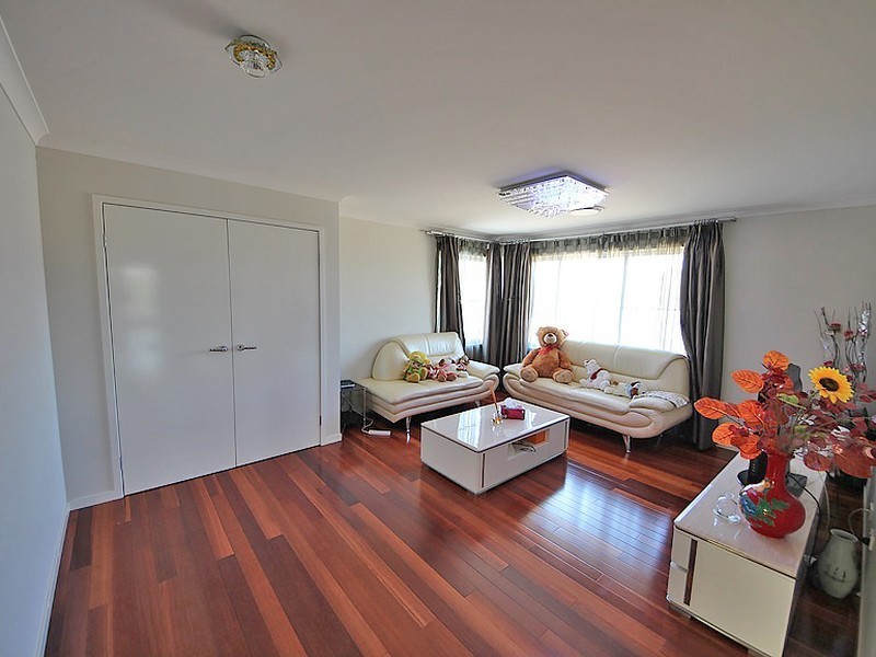 6 Cowen Terrace, North Lakes QLD 4509
