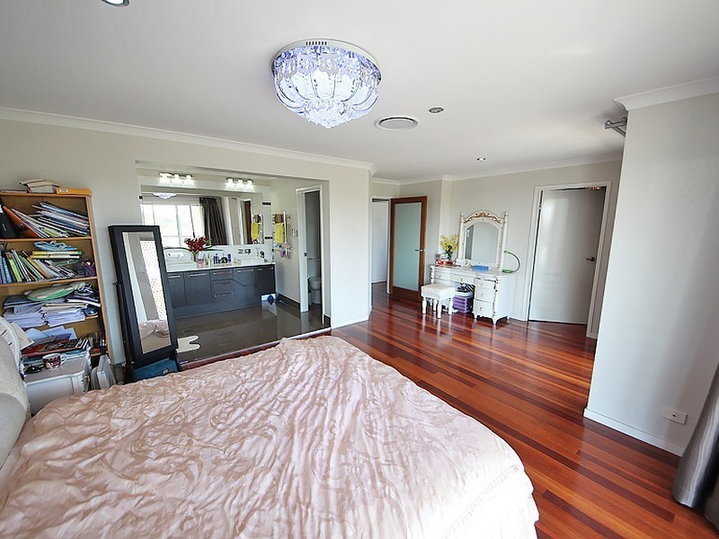 6 Cowen Terrace, North Lakes QLD 4509
