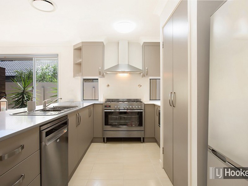 54 Mackintosh Drive, North Lakes QLD 4509