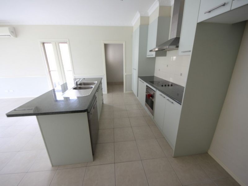 11 Wombat Parade, North Lakes QLD 4509