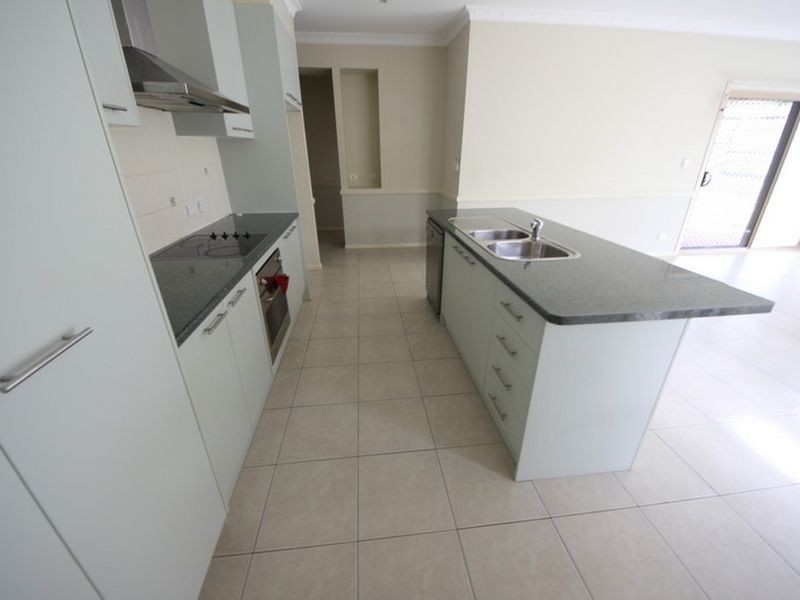 11 Wombat Parade, North Lakes QLD 4509