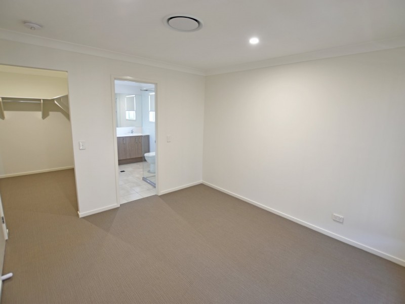 39 Attenborough Circuit, North Lakes QLD 4509