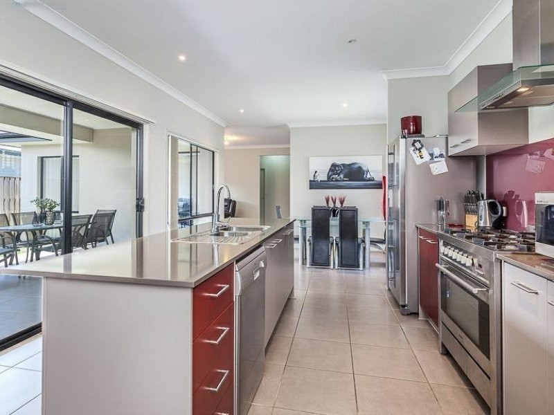 18 Ballesteros Street, North Lakes QLD 4509