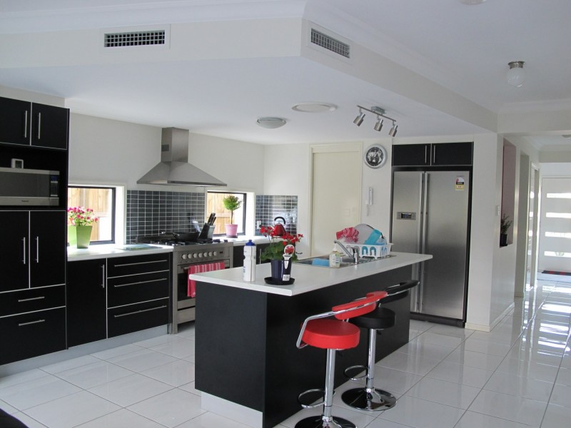 25 Astley Pde, North Lakes QLD 4509
