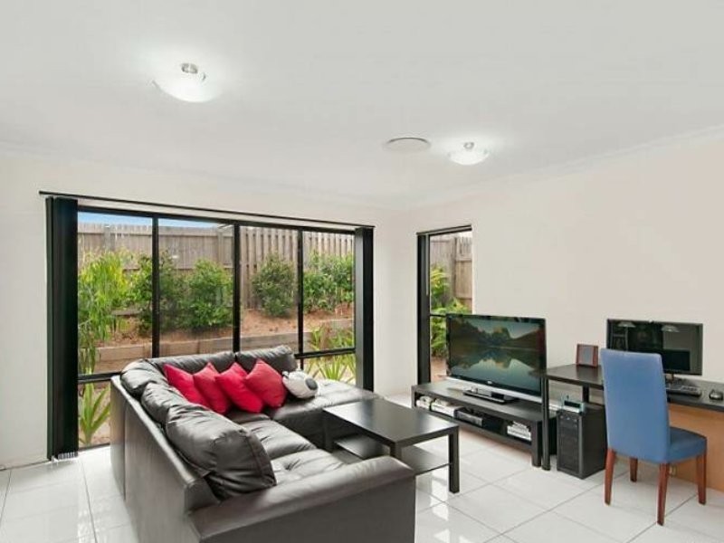 25 Astley Pde, North Lakes QLD 4509