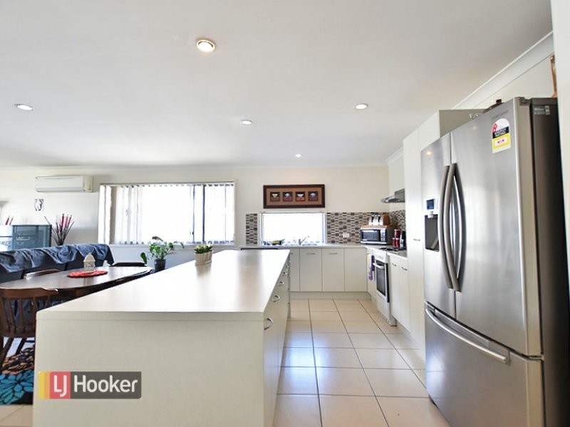 8 Brimstone Court, Kallangur QLD 4503