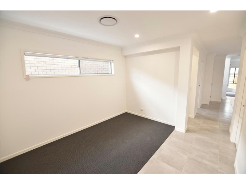 12 Attenborough Cct, North Lakes QLD 4509