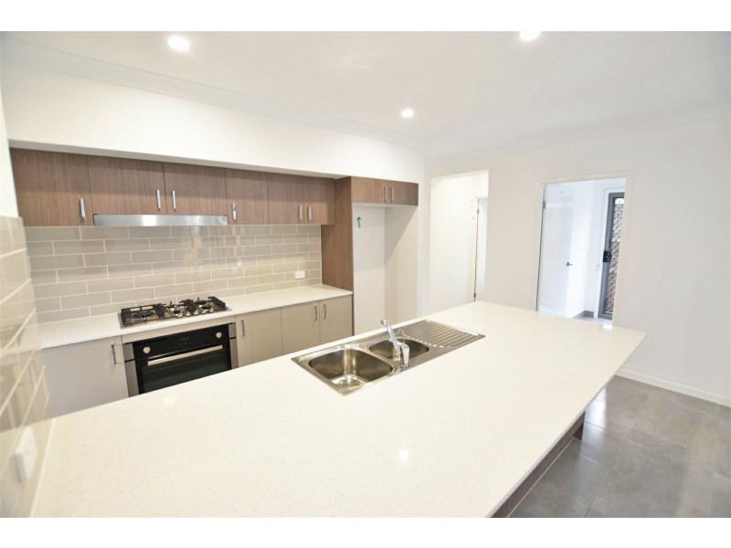 12 Attenborough Cct, North Lakes QLD 4509