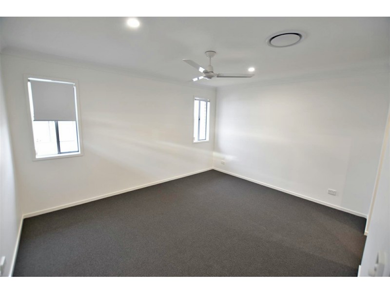 12 Attenborough Cct, North Lakes QLD 4509