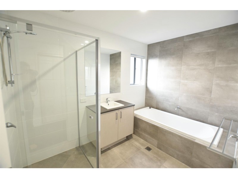 12 Attenborough Cct, North Lakes QLD 4509