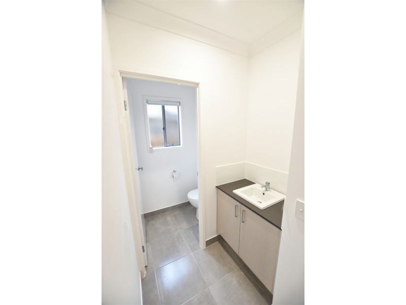 12 Attenborough Cct, North Lakes QLD 4509