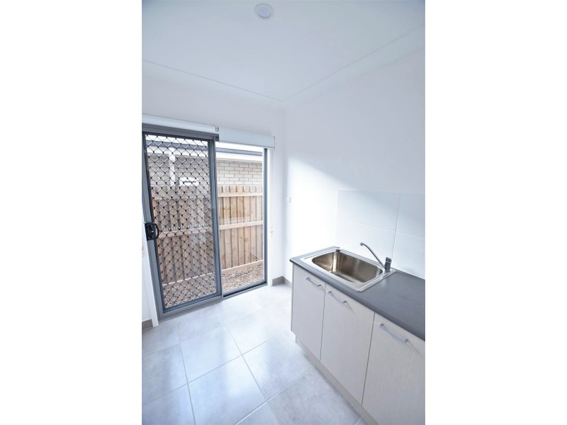 12 Attenborough Cct, North Lakes QLD 4509