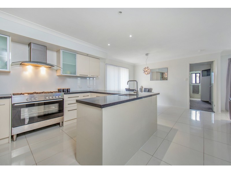 14 Kingdom Circuit, North Lakes QLD 4509