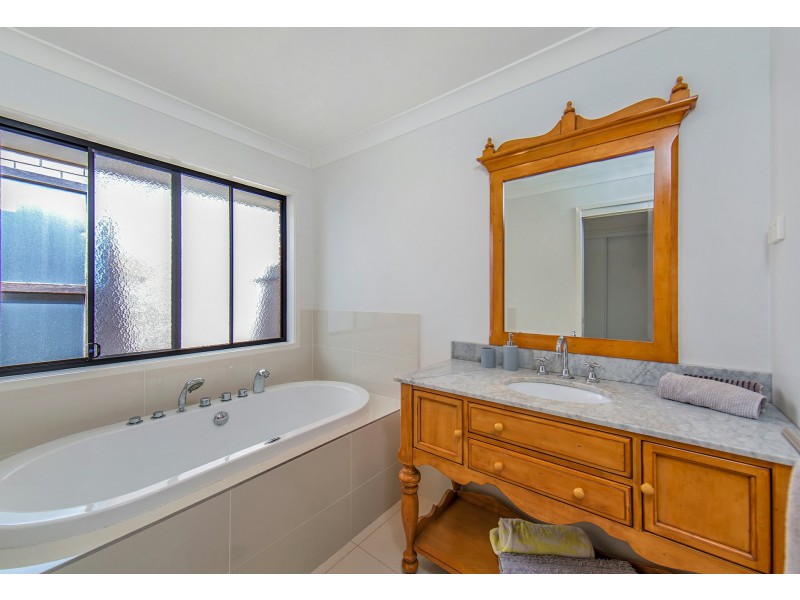 14 Kingdom Circuit, North Lakes QLD 4509