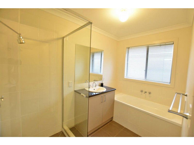 12 Williams Crescent, North Lakes QLD 4509