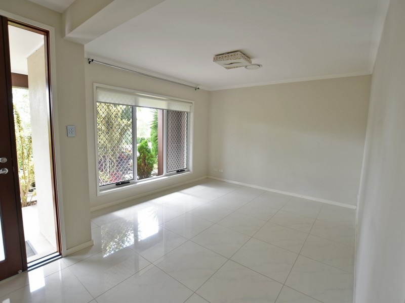 6 Cowen Terrace, North Lakes QLD 4509