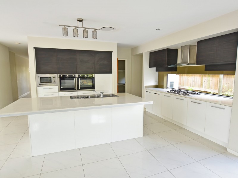 6 Cowen Terrace, North Lakes QLD 4509