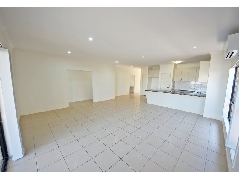 7 Moonie Crescent, North Lakes QLD 4509