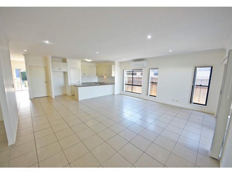 7 Moonie Crescent, North Lakes QLD 4509