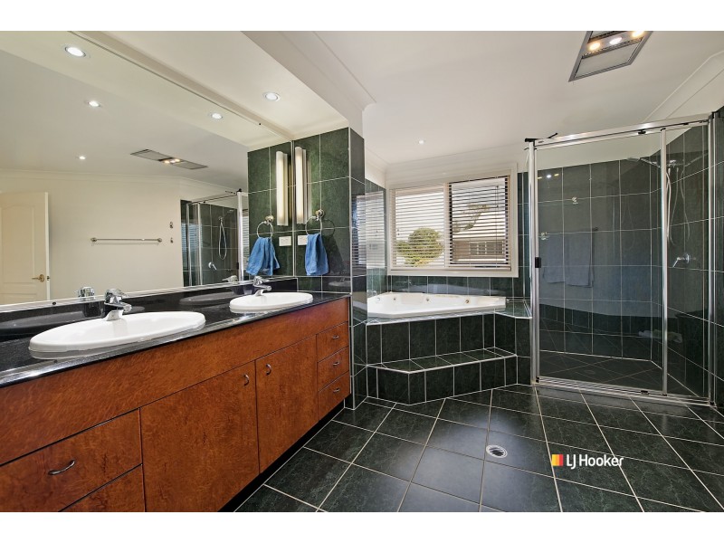 19 Inverpine Court, Petrie QLD 4502