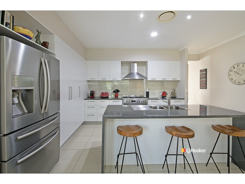 7 Silkyoak Court, North Lakes QLD 4509