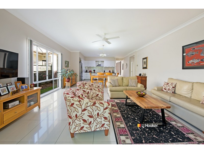 7 Silkyoak Court, North Lakes QLD 4509