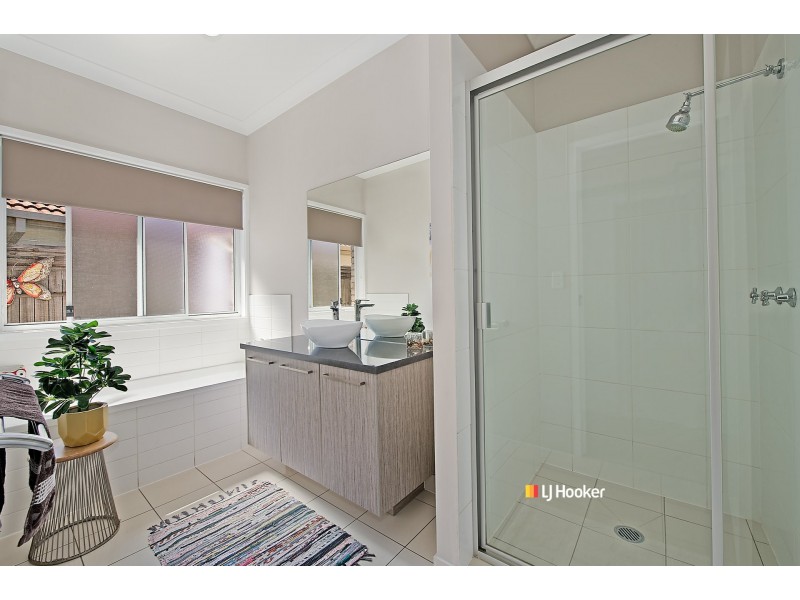 7 Silkyoak Court, North Lakes QLD 4509