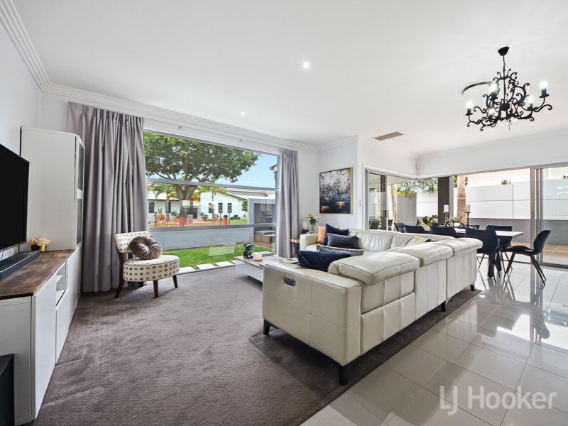 1 Parkway Crescent, Murrumba Downs QLD 4503