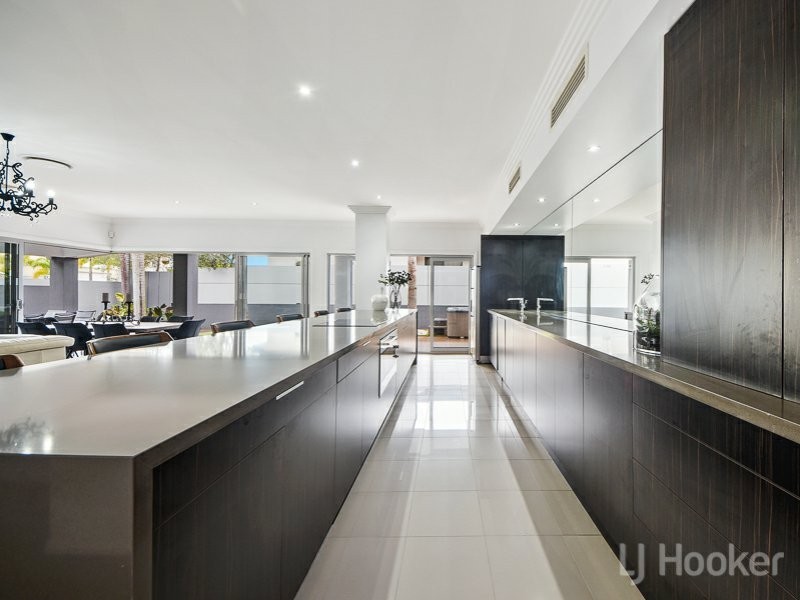 1 Parkway Crescent, Murrumba Downs QLD 4503