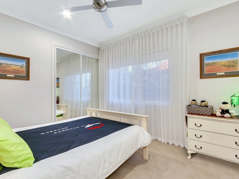 4 Edgewater Court, Murrumba Downs QLD 4503