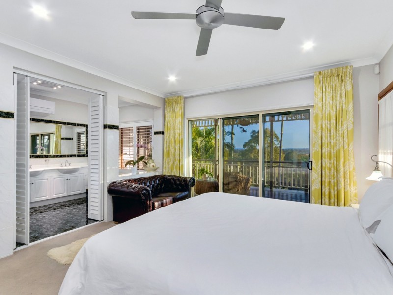 4 Edgewater Court, Murrumba Downs QLD 4503