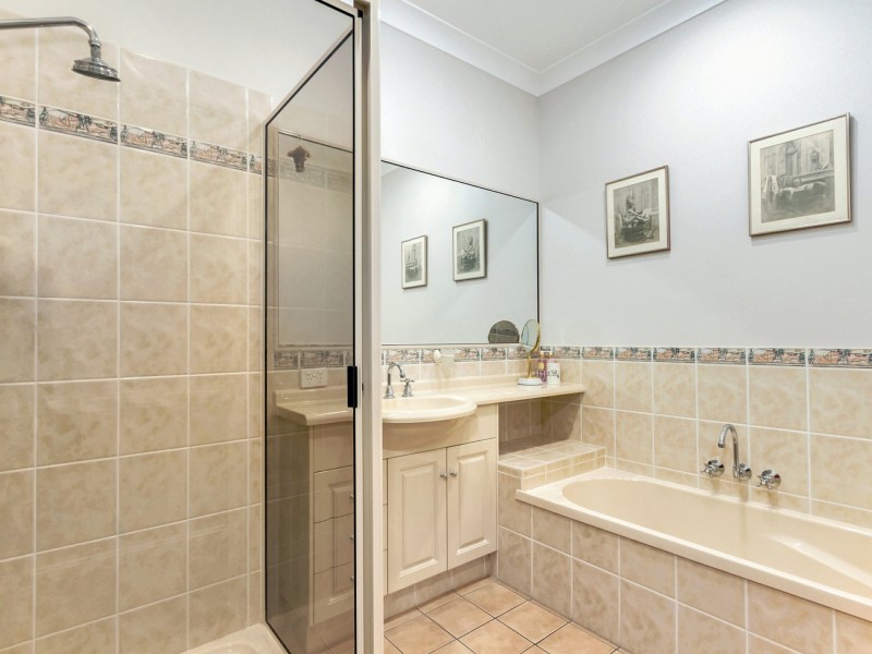 4 Edgewater Court, Murrumba Downs QLD 4503