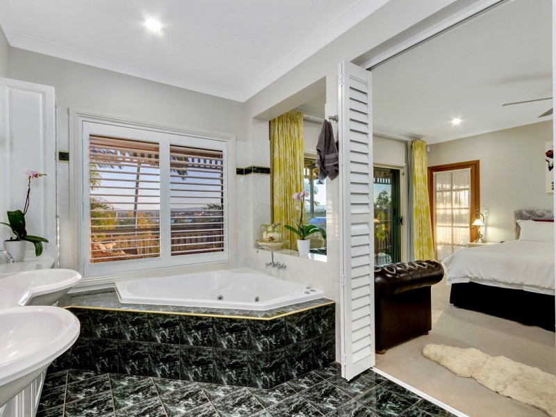 4 Edgewater Court, Murrumba Downs QLD 4503