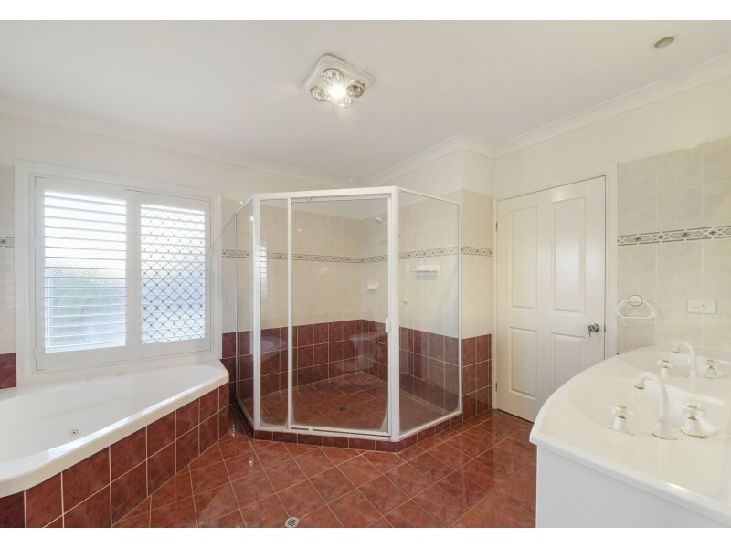 5 Lough Court, Murrumba Downs QLD 4503