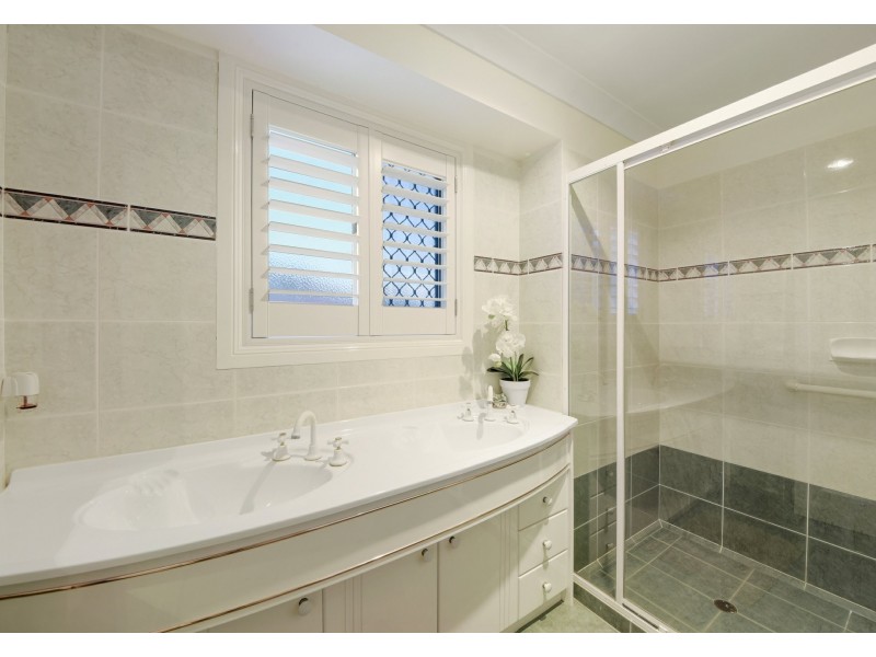 5 Lough Court, Murrumba Downs QLD 4503