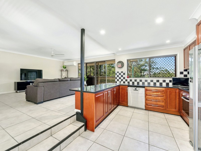 17 Pinelands Street, Lawnton QLD 4501