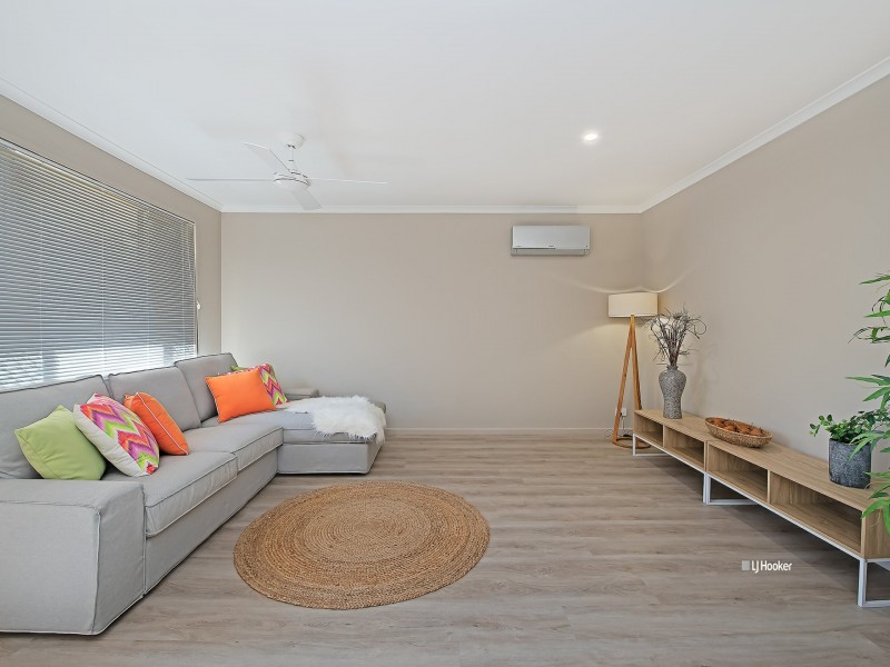 1 Blowering Court, Petrie QLD 4502