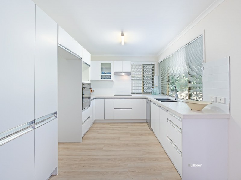 1 Blowering Court, Petrie QLD 4502