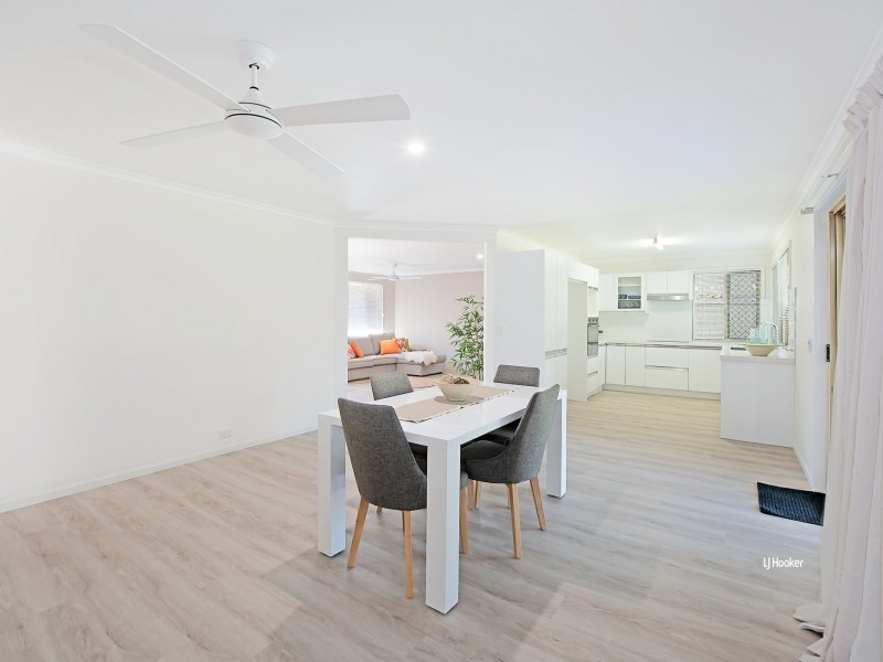 1 Blowering Court, Petrie QLD 4502