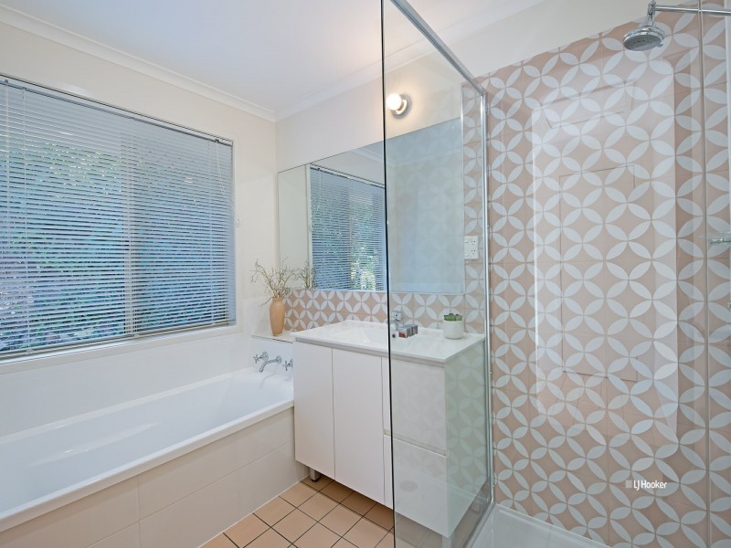 1 Blowering Court, Petrie QLD 4502