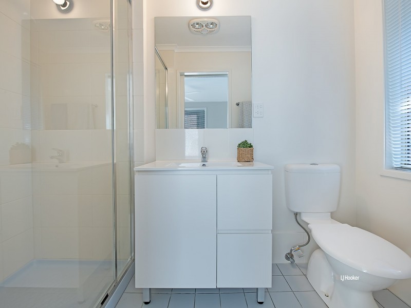 1 Blowering Court, Petrie QLD 4502