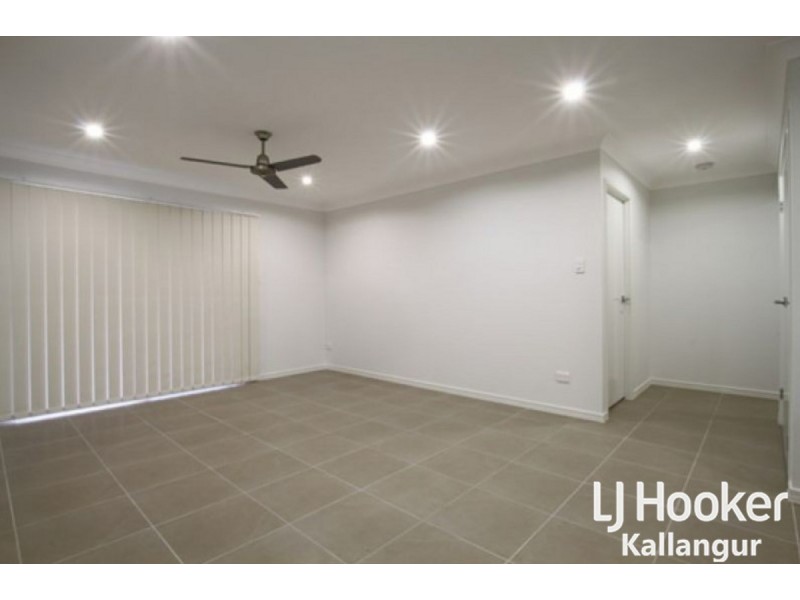8 Adam Court, Kallangur QLD 4503