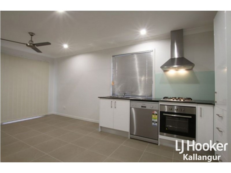 8 Adam Court, Kallangur QLD 4503
