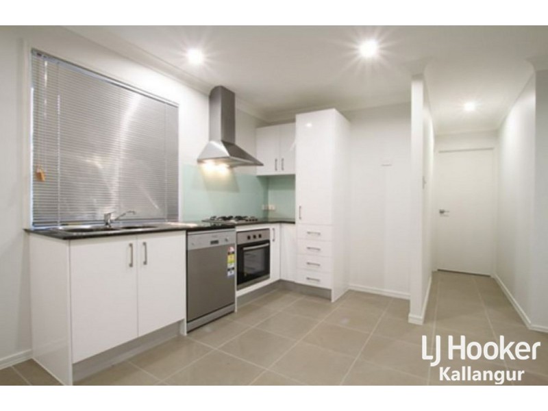 8 Adam Court, Kallangur QLD 4503
