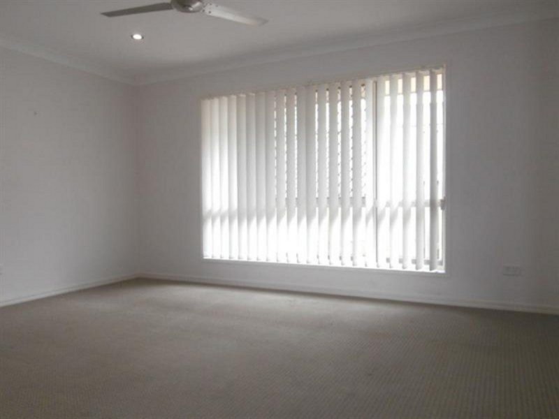 18 Kingfisher Street, Dakabin QLD 4503