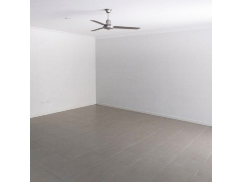 2/18 Birchgrove Crescent, Kallangur QLD 4503