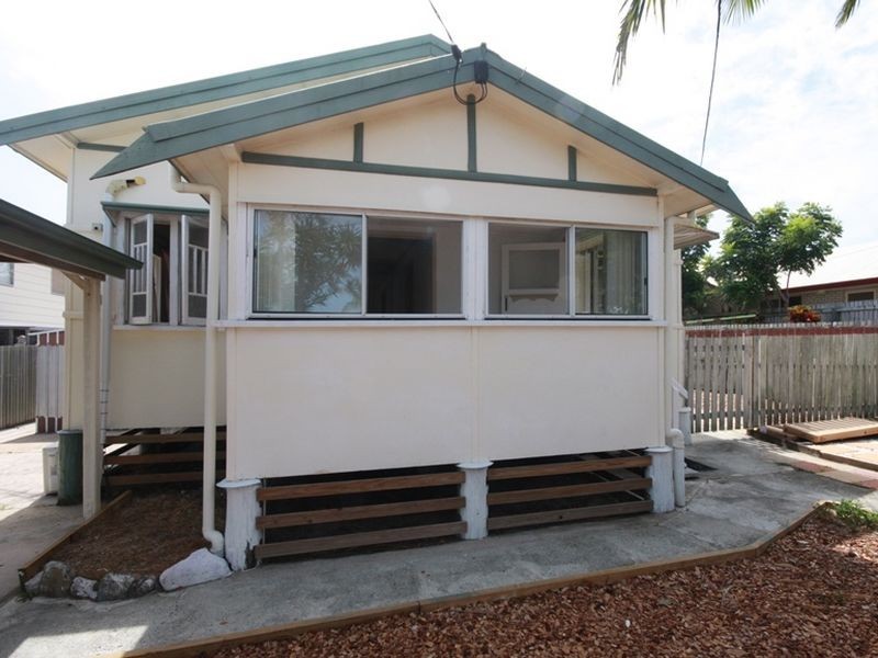 11 Tilley Street, Redcliffe QLD 4020
