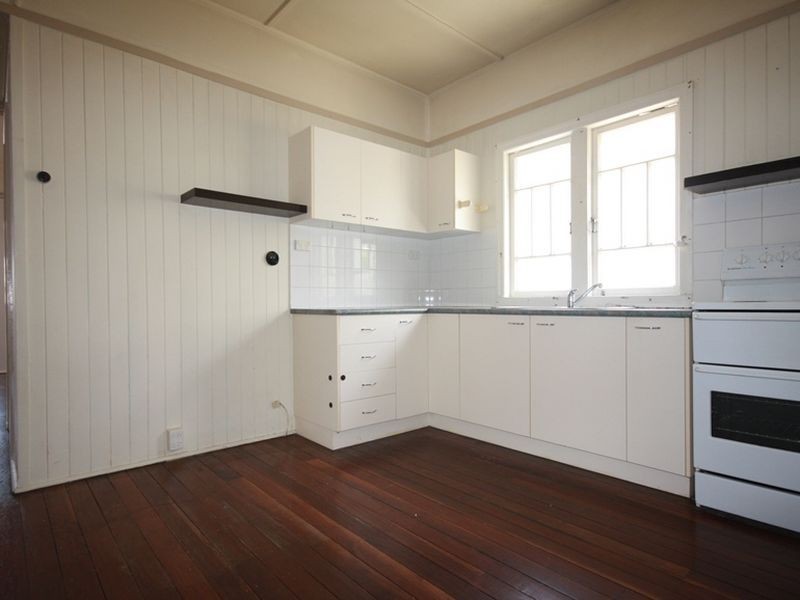 11 Tilley Street, Redcliffe QLD 4020
